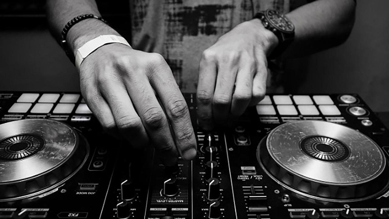 10 Beginner DJ Tips - Advice for Beginners