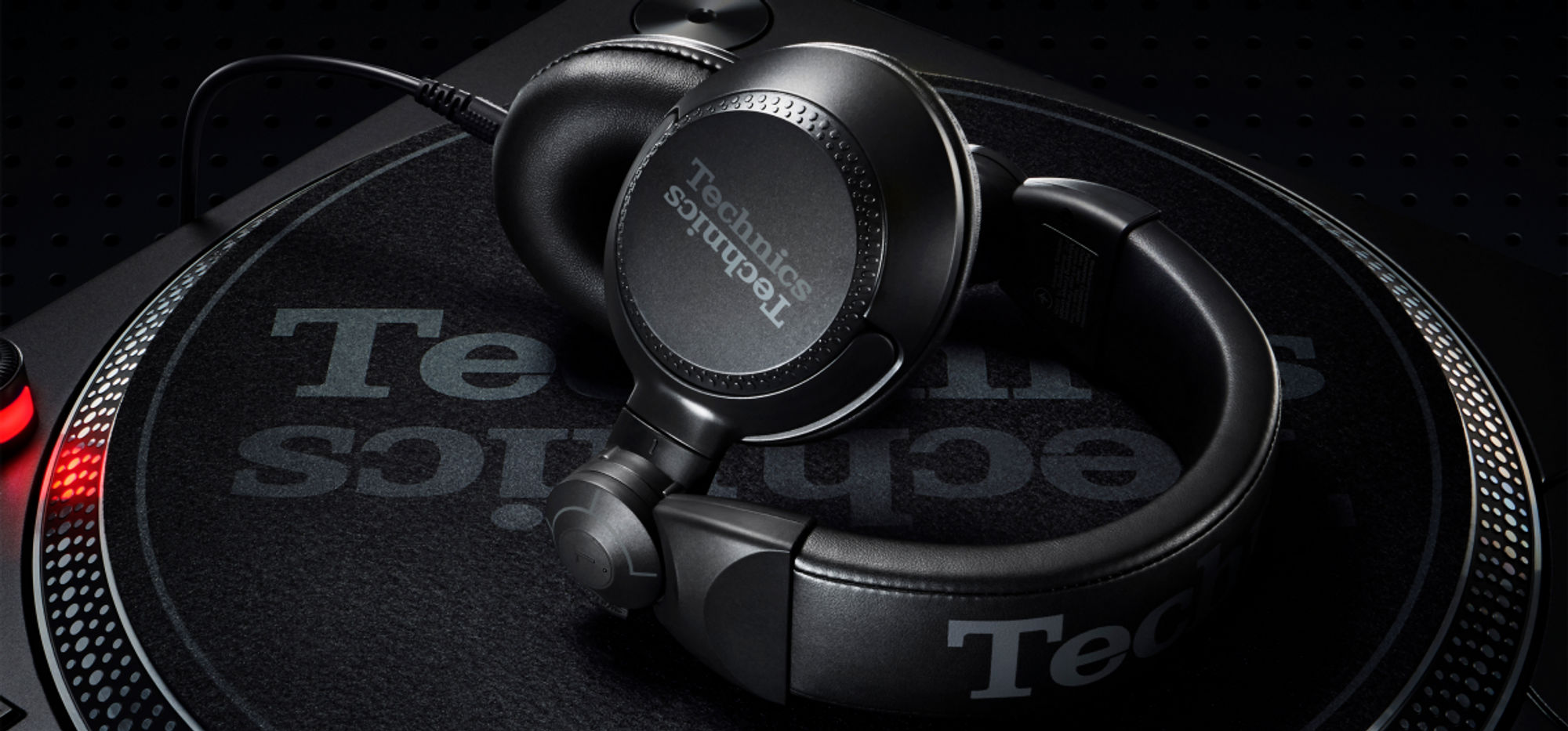 How to Choose the Perfect DJ Headphones Image